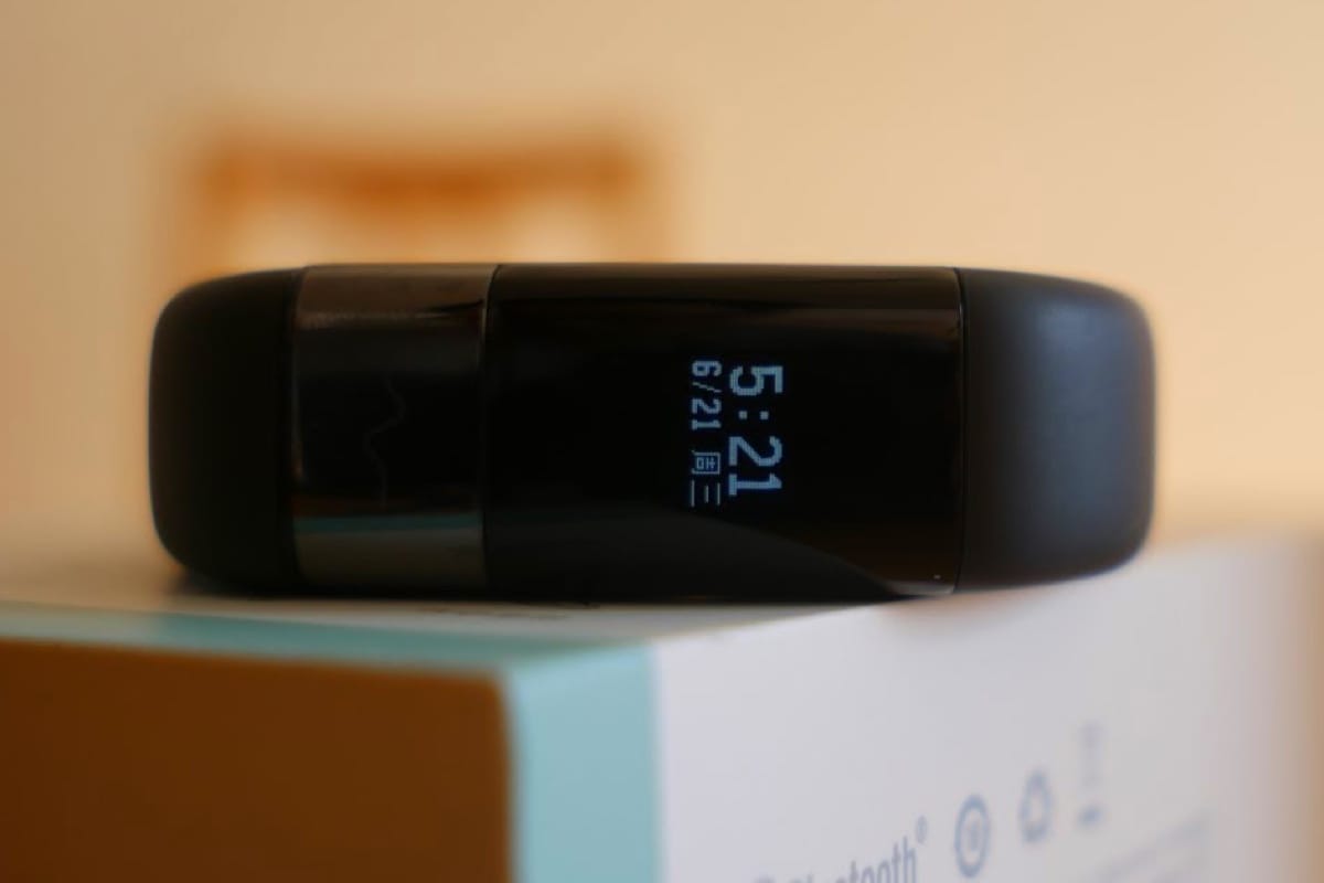 2018-01-Xiaomi-Mi-Band-Huami-Amazfit-Health-band-